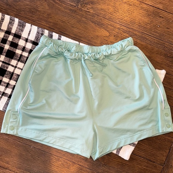 Gymshark Women’s Mint Green Tie Waist Active Shorts with Snap Button Sides XL - Picture 1 of 6